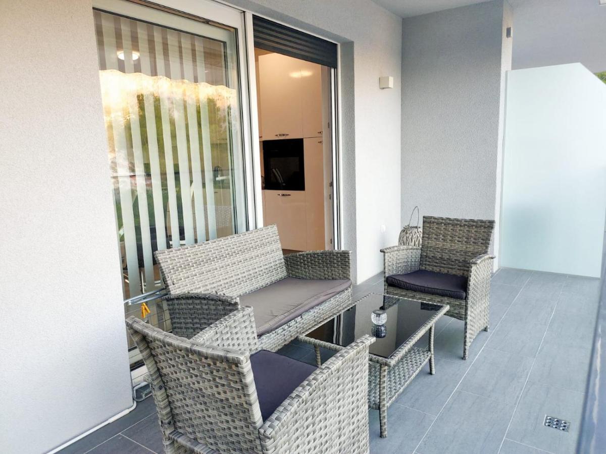 Apartments Elin 奥米什 外观 照片