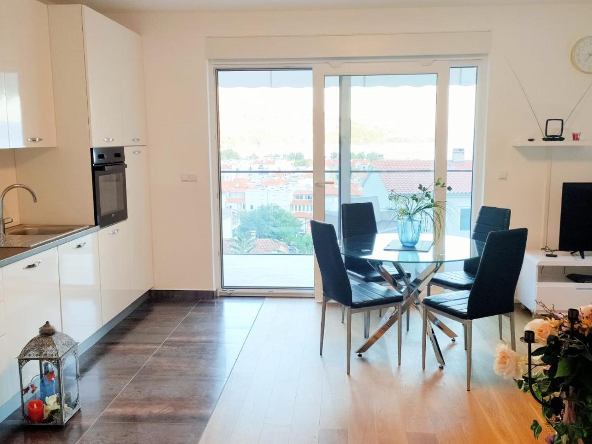 Apartments Elin 奥米什 外观 照片
