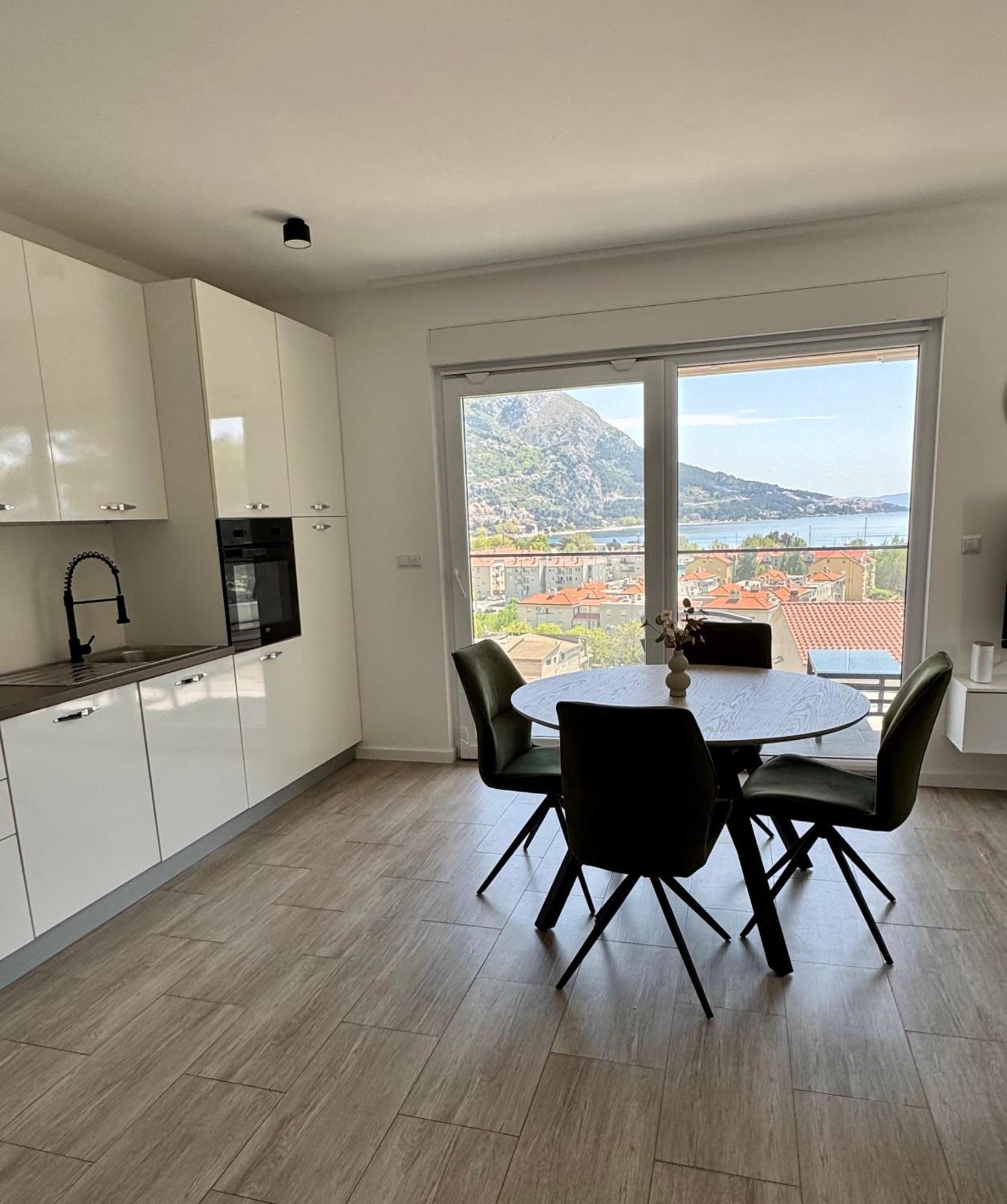 Apartments Elin 奥米什 外观 照片